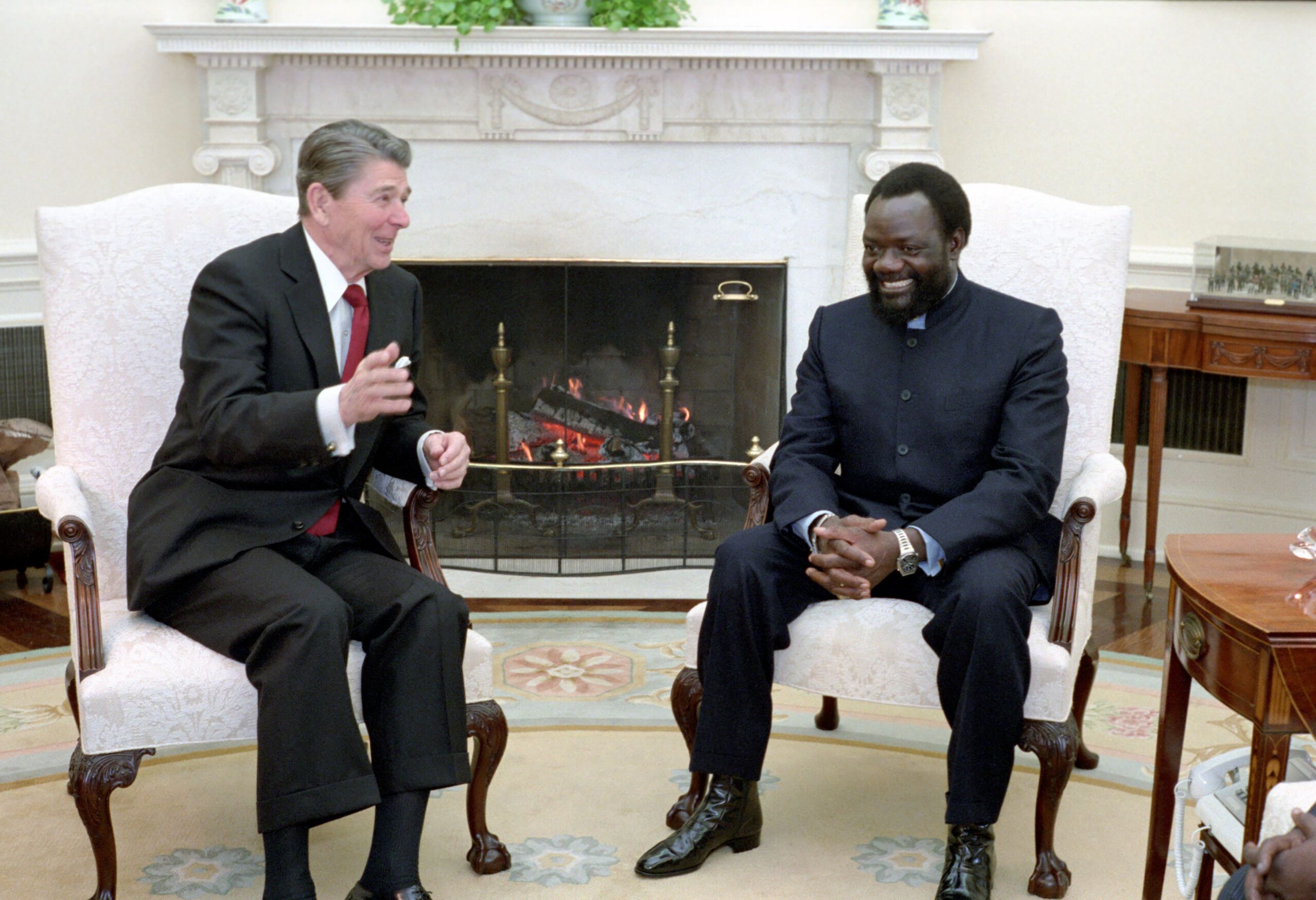 1/30/1986 President Reagan meeting with Dr. Jonas Savimbi regarding Angola in the Oval Office