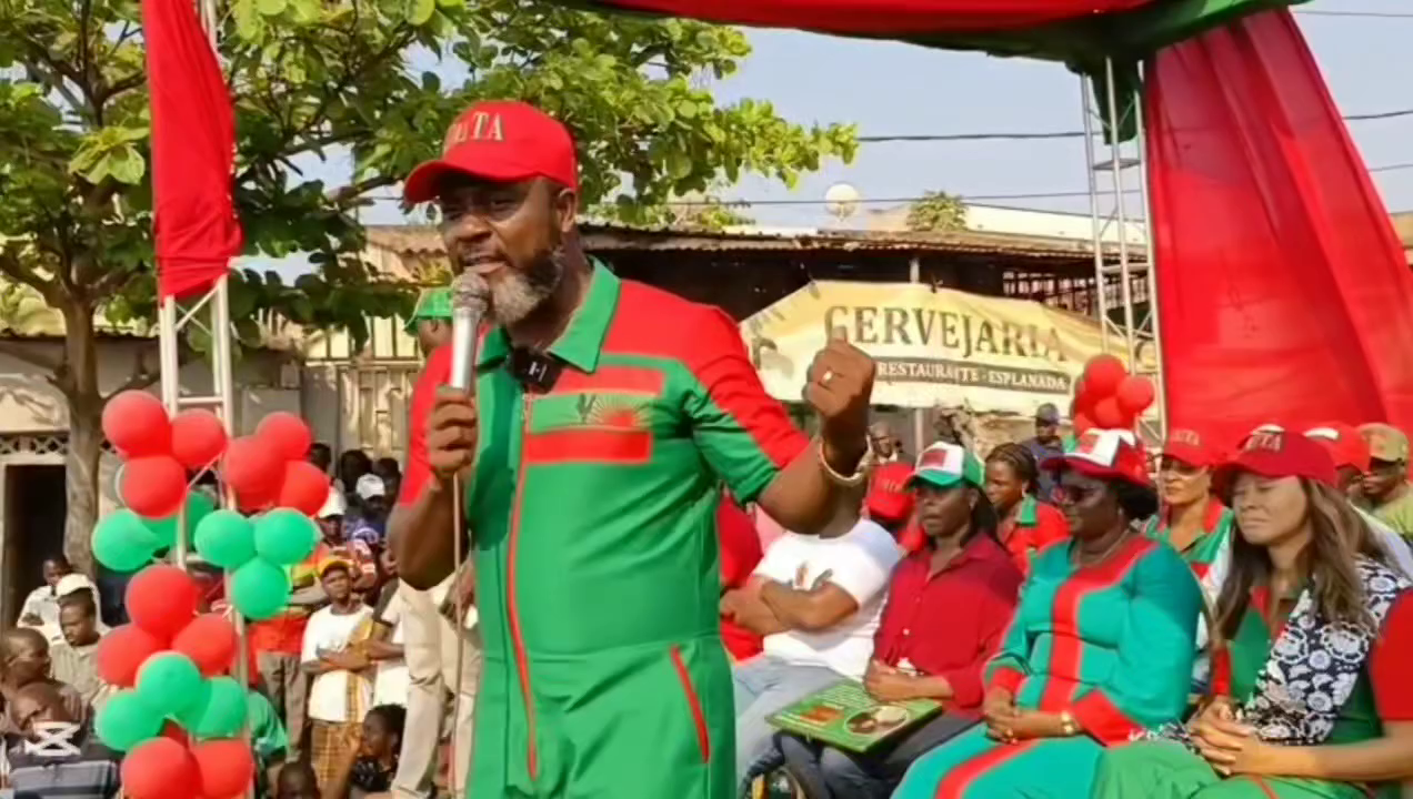 Adriano Sapiñala, Secretário Provincial da UNITA, em Luanda, durante inauguração do Comité do Hoji-Ya-Henda
