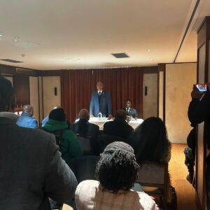 Presidente da UNITA procede a venda de seu livro