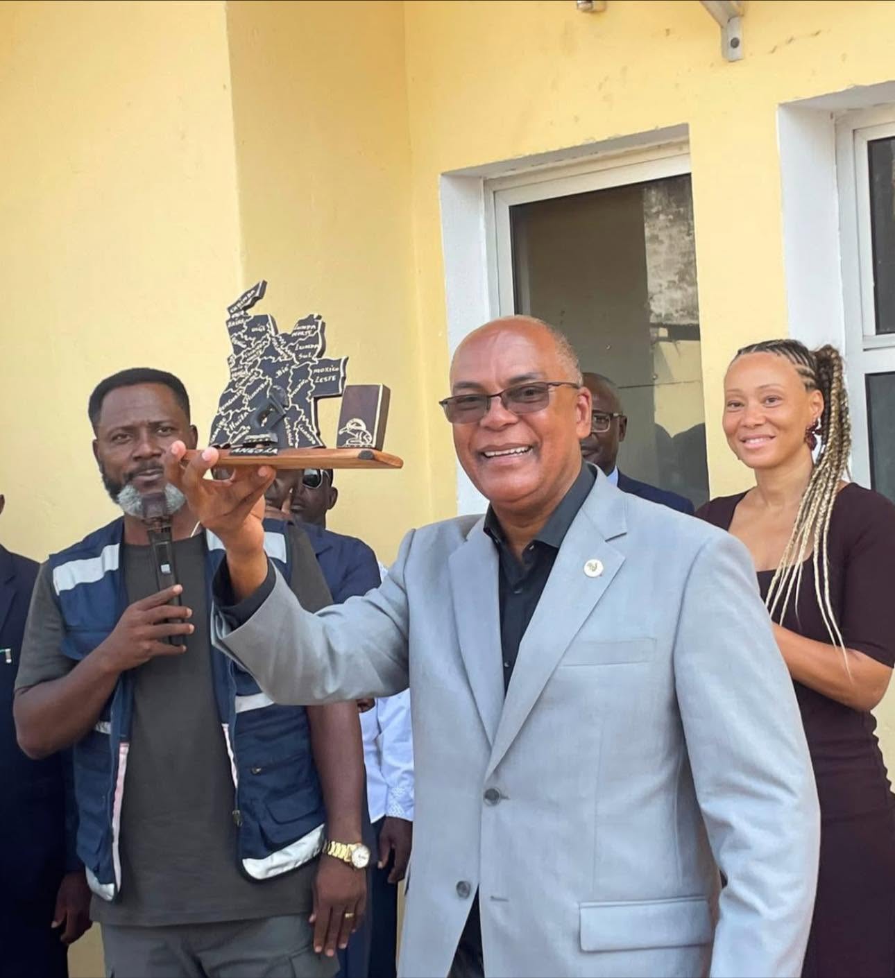 Presidente da UNITA realiza trabalhos de campo