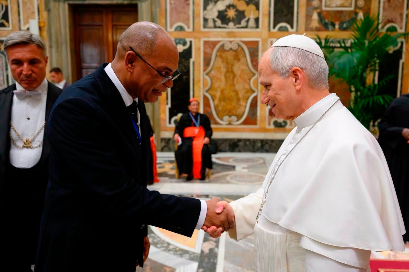 Presidente da UNITA com Papa Leão XIV